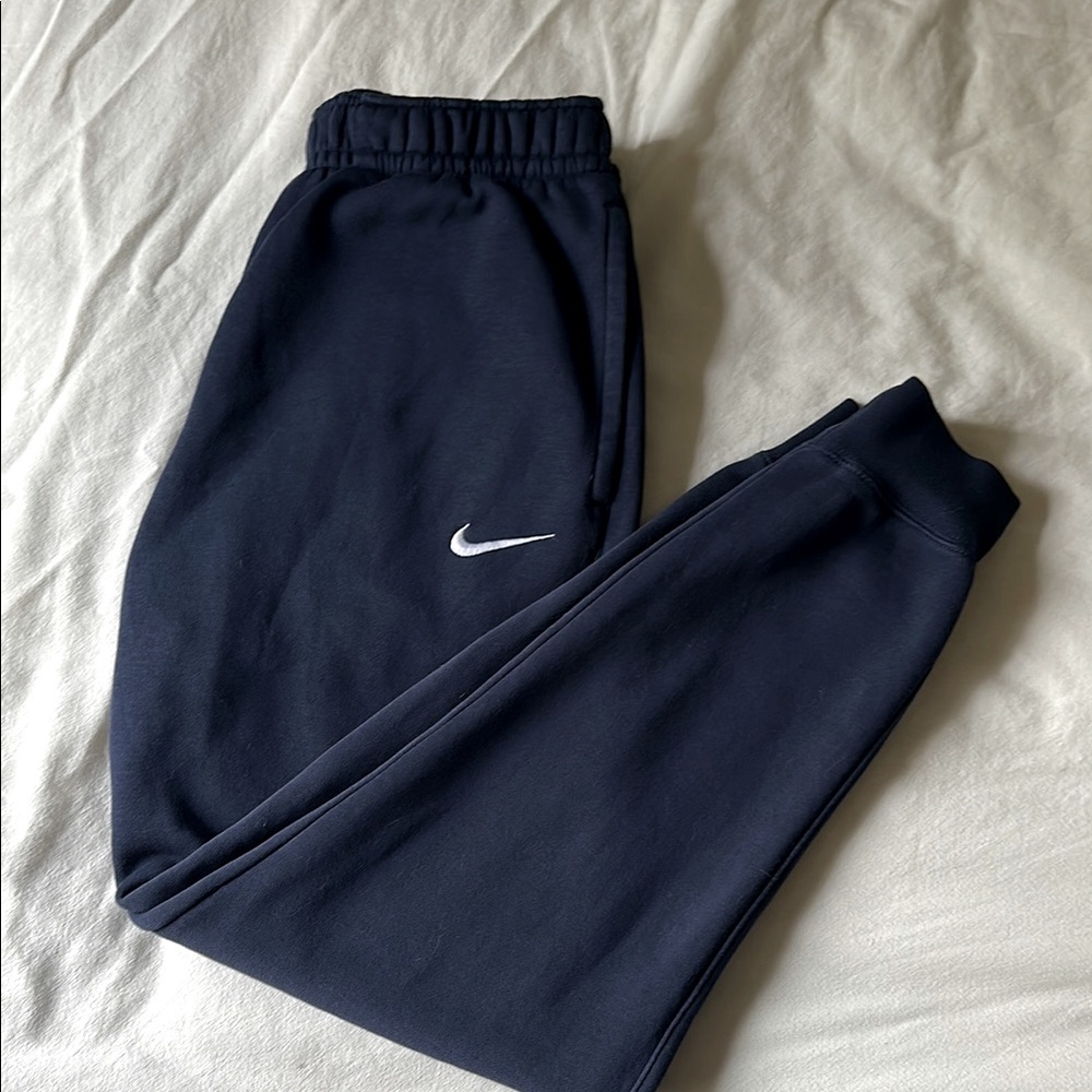Men’s Small Nike Sportswear Club Fleece
Joggers